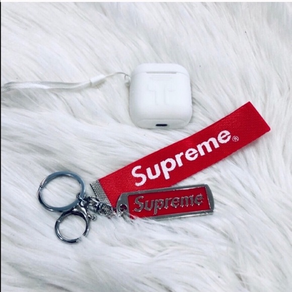 supreme box logo keychain